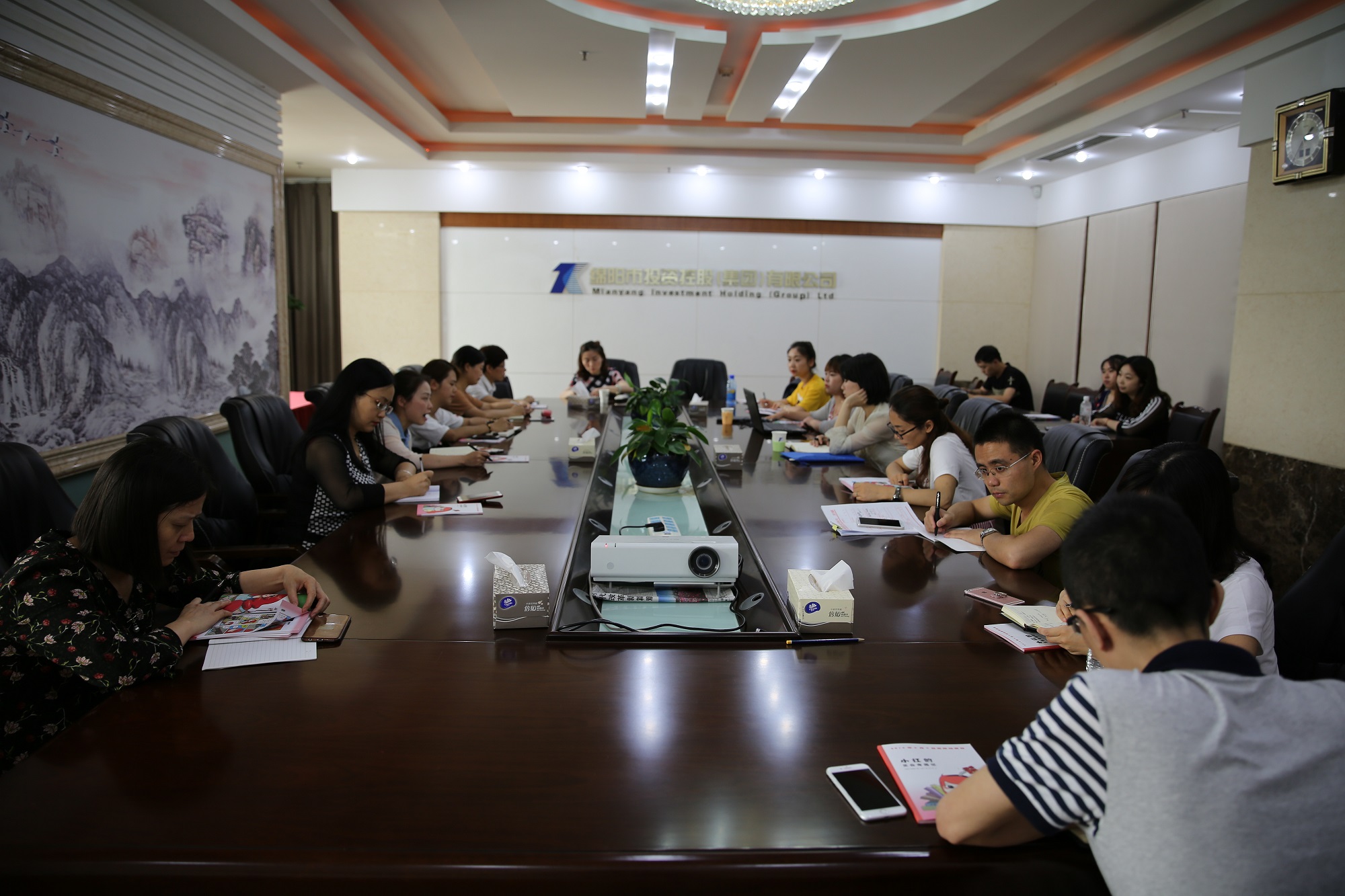 走进档案 强化培训 提升管理——best365足球官网集团组织召开“国际档案日”宣贯及业务培训会