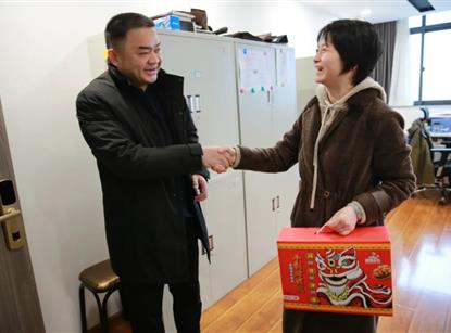 春节慰问送温暖，岁寒情深暖人心——best365足球官网集团组织开展2022年春节慰问系列活动